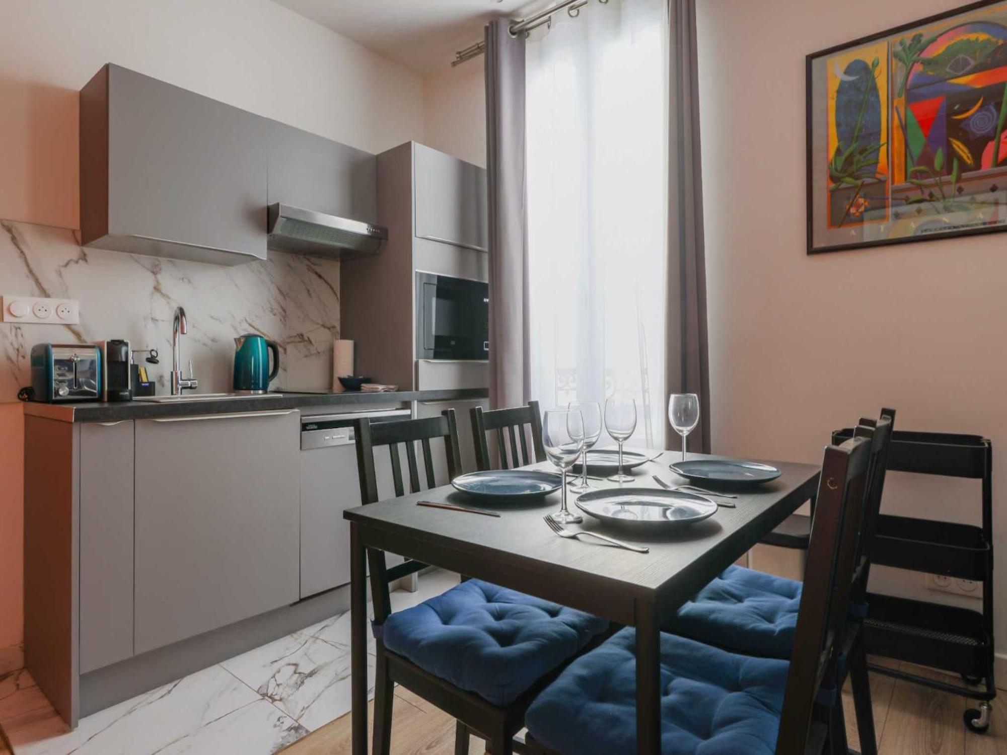 Comfortable - 1bd 3p - Near Belleville Nation